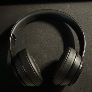Lightly used Beats solo 3